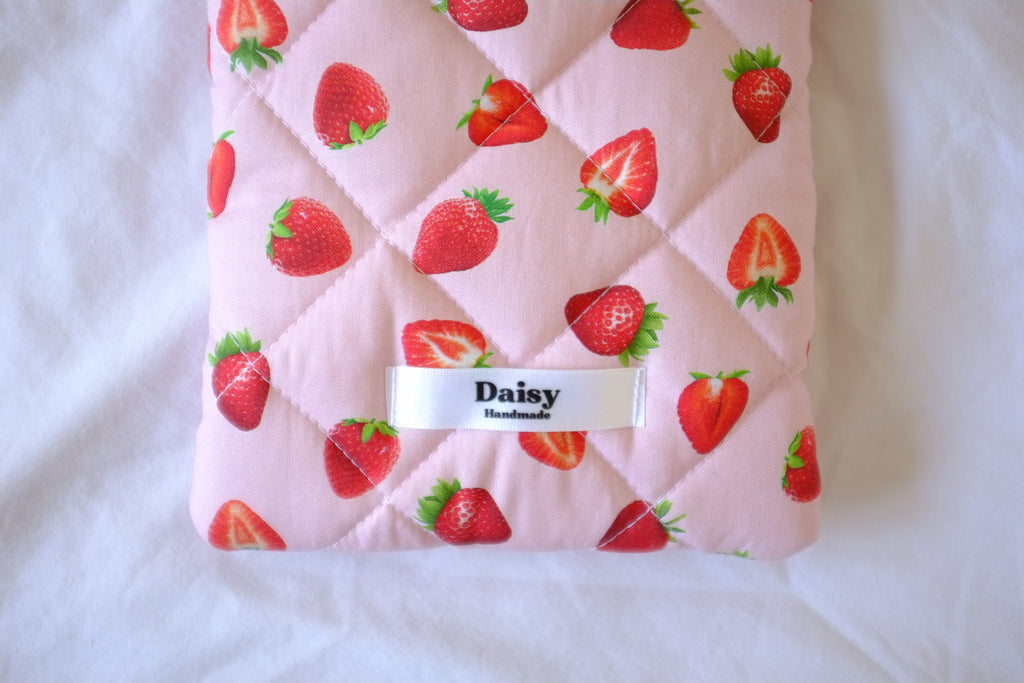 Quilted Kindle sleeve pink strawberry