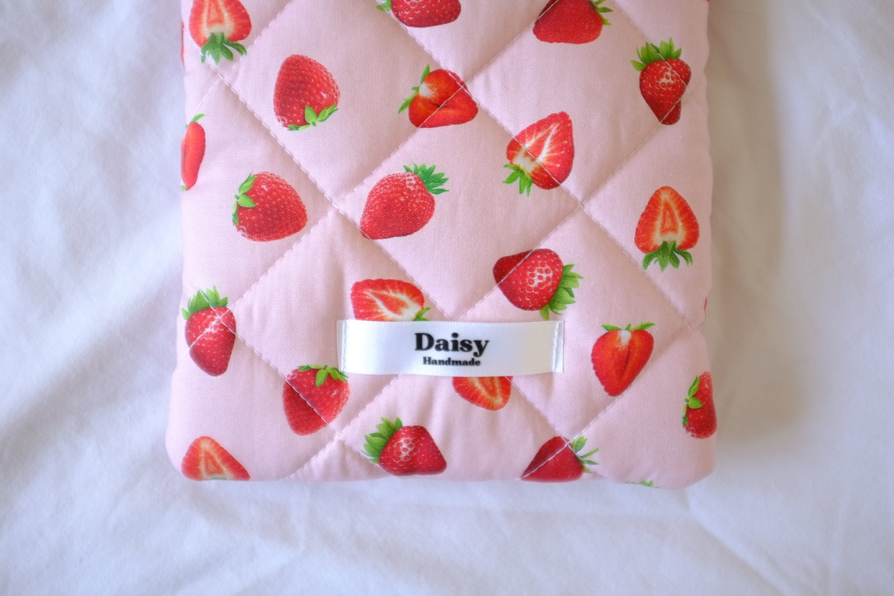 Quilted Kindle sleeve pink strawberry