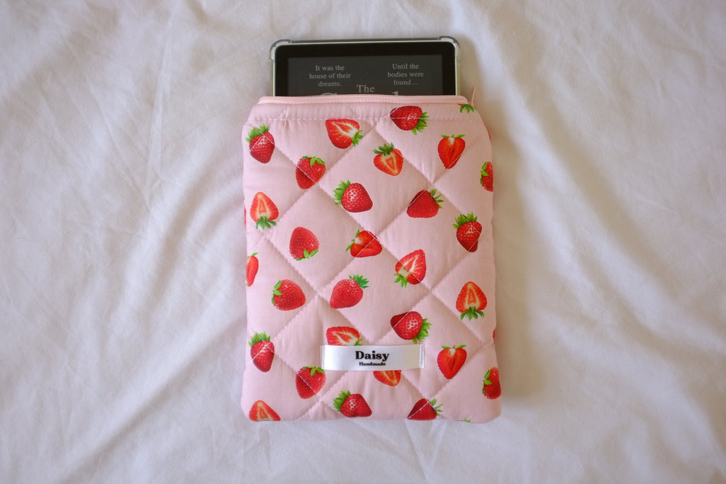 Quilted Kindle sleeve pink strawberry