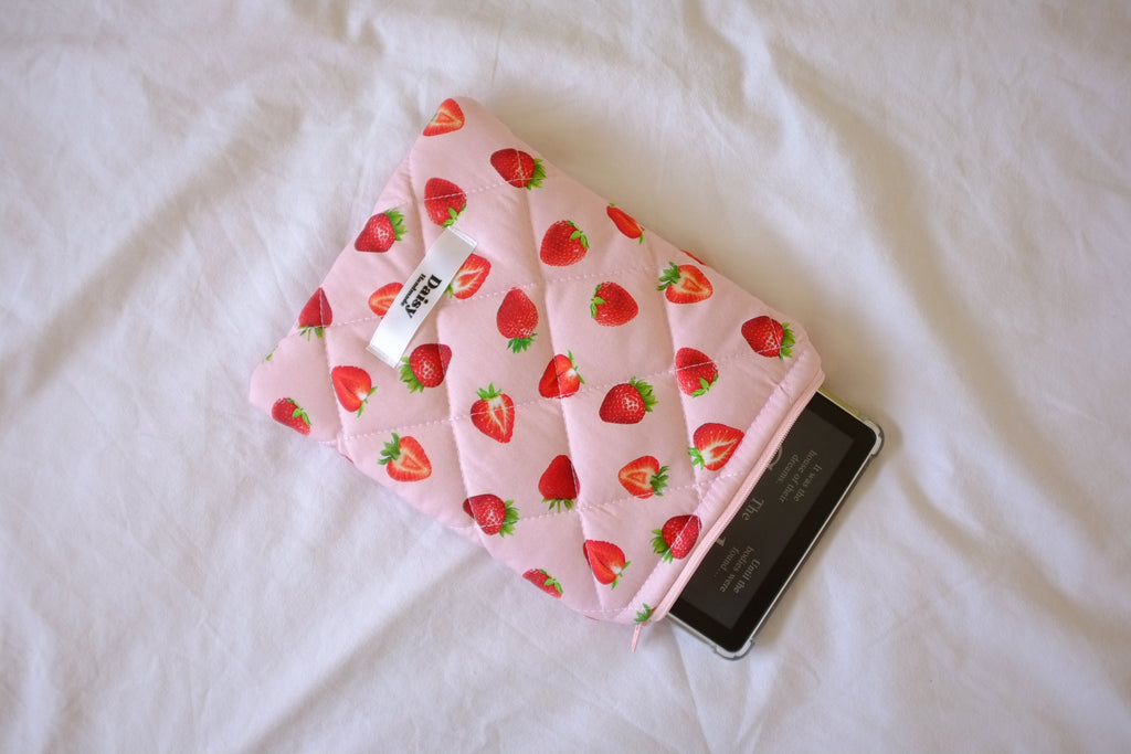 Quilted Kindle sleeve pink strawberry