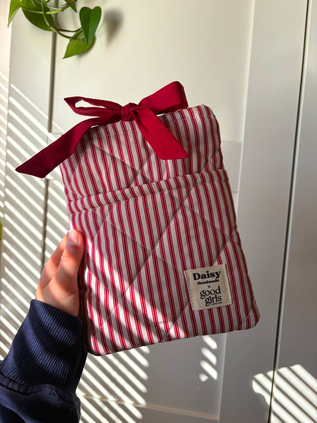 Red and White Striped eReader Case with Red Bow Closure