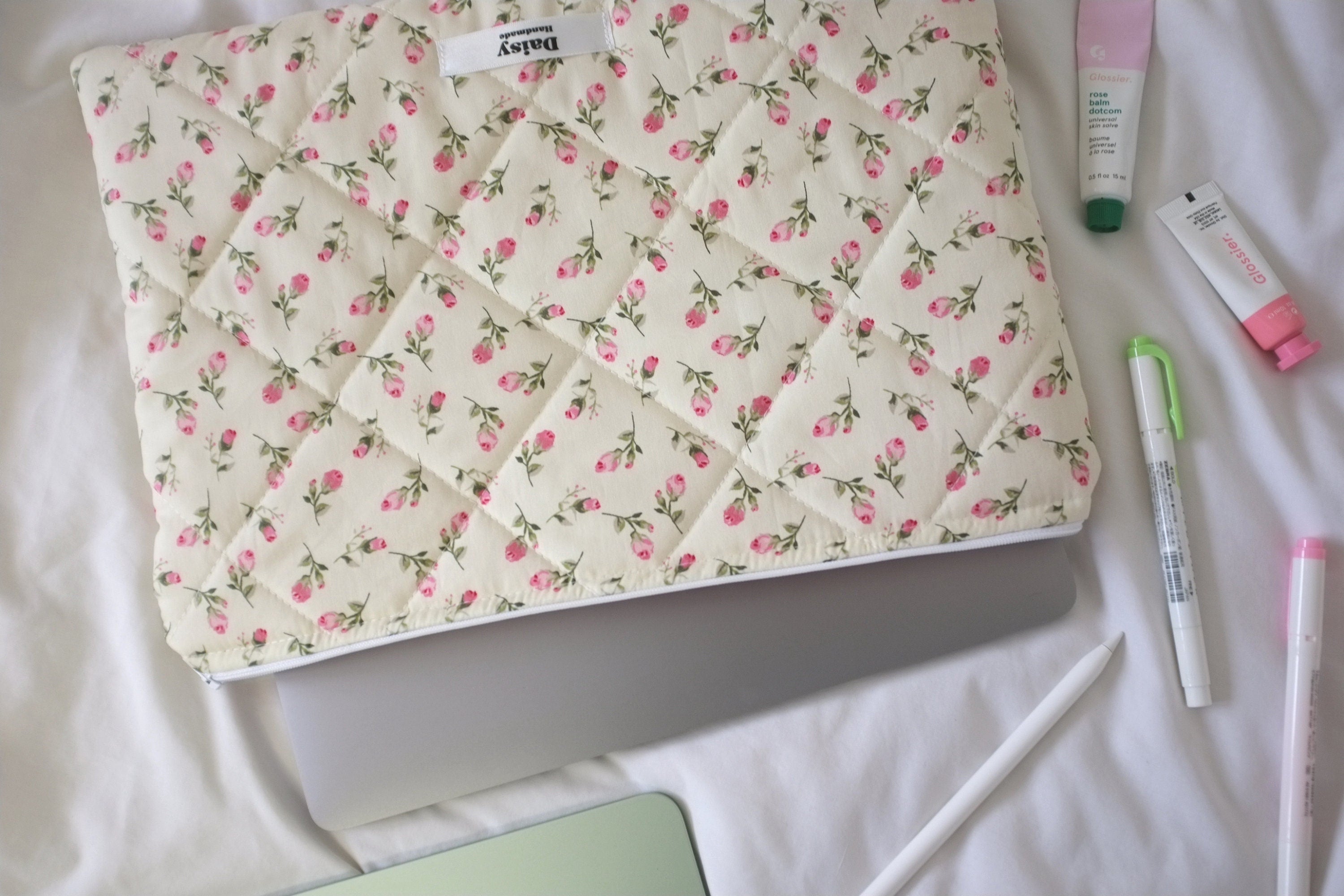 Laptop sleeve ivory rose buds