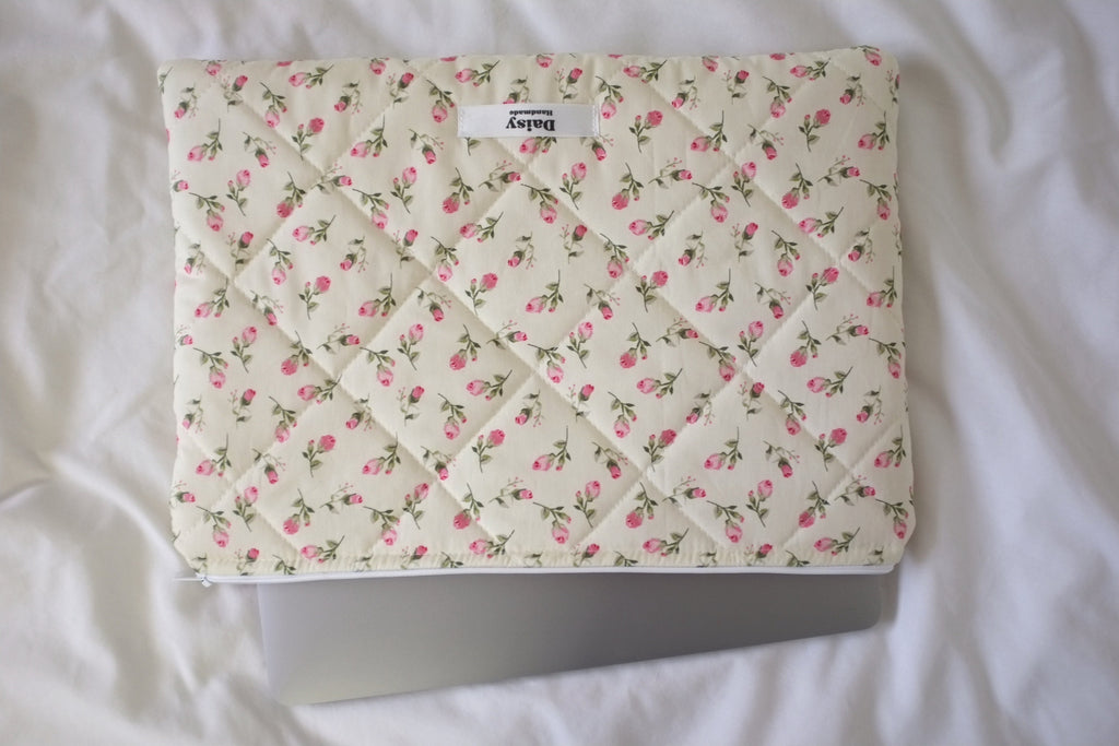 Laptop sleeve ivory rose buds