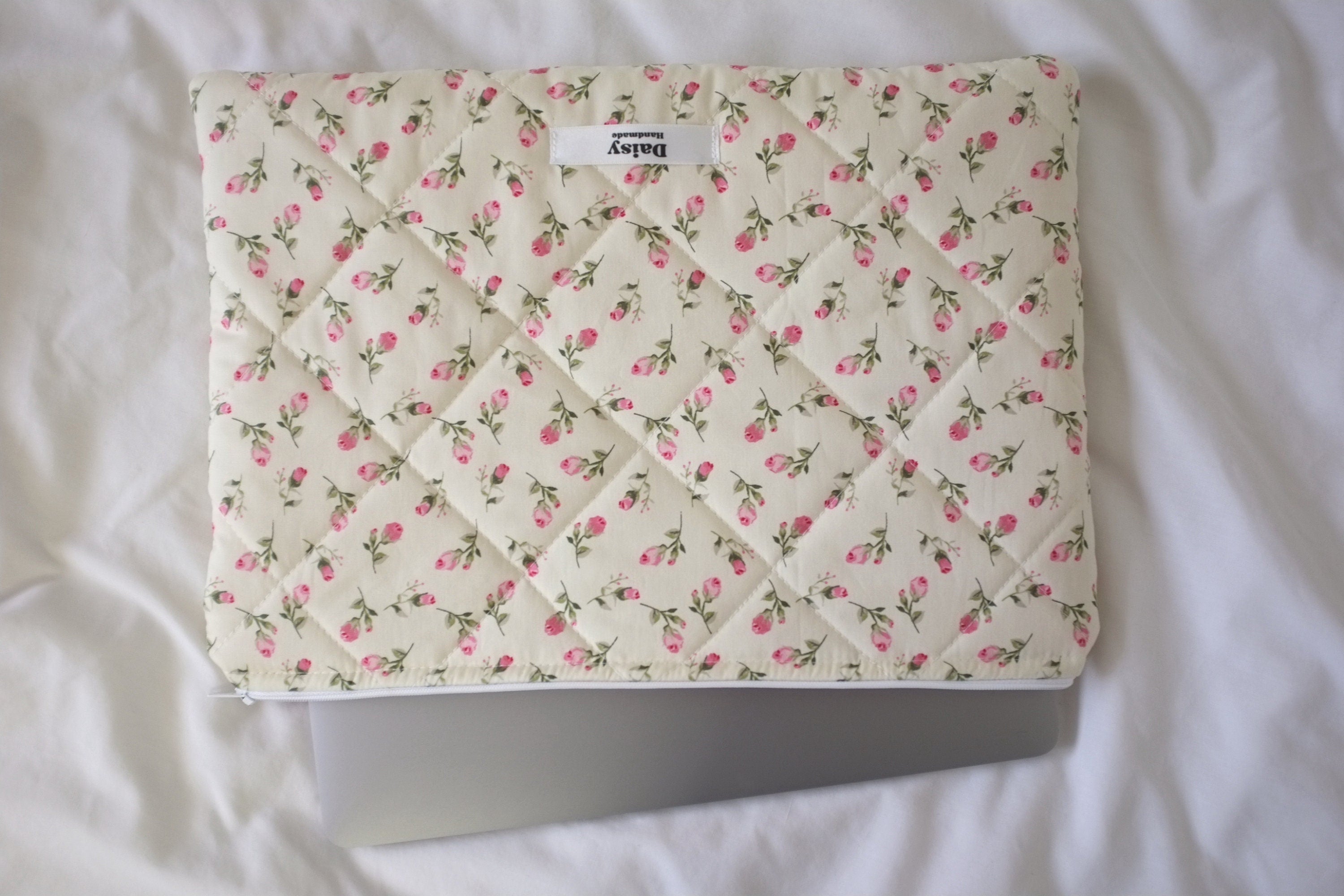 Laptop sleeve ivory rose buds