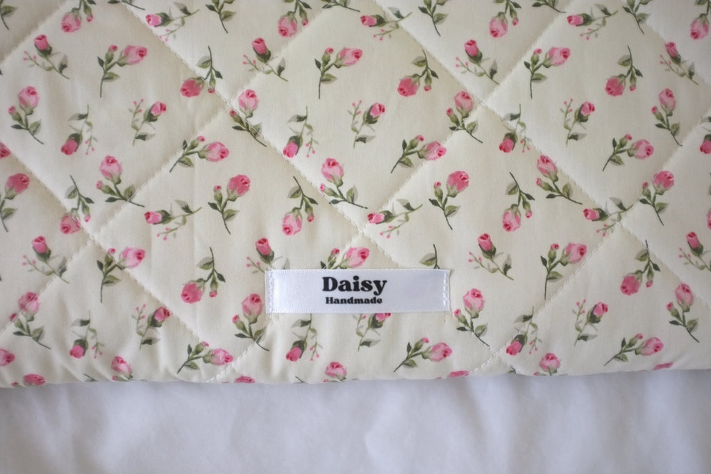 Laptop sleeve ivory rose buds