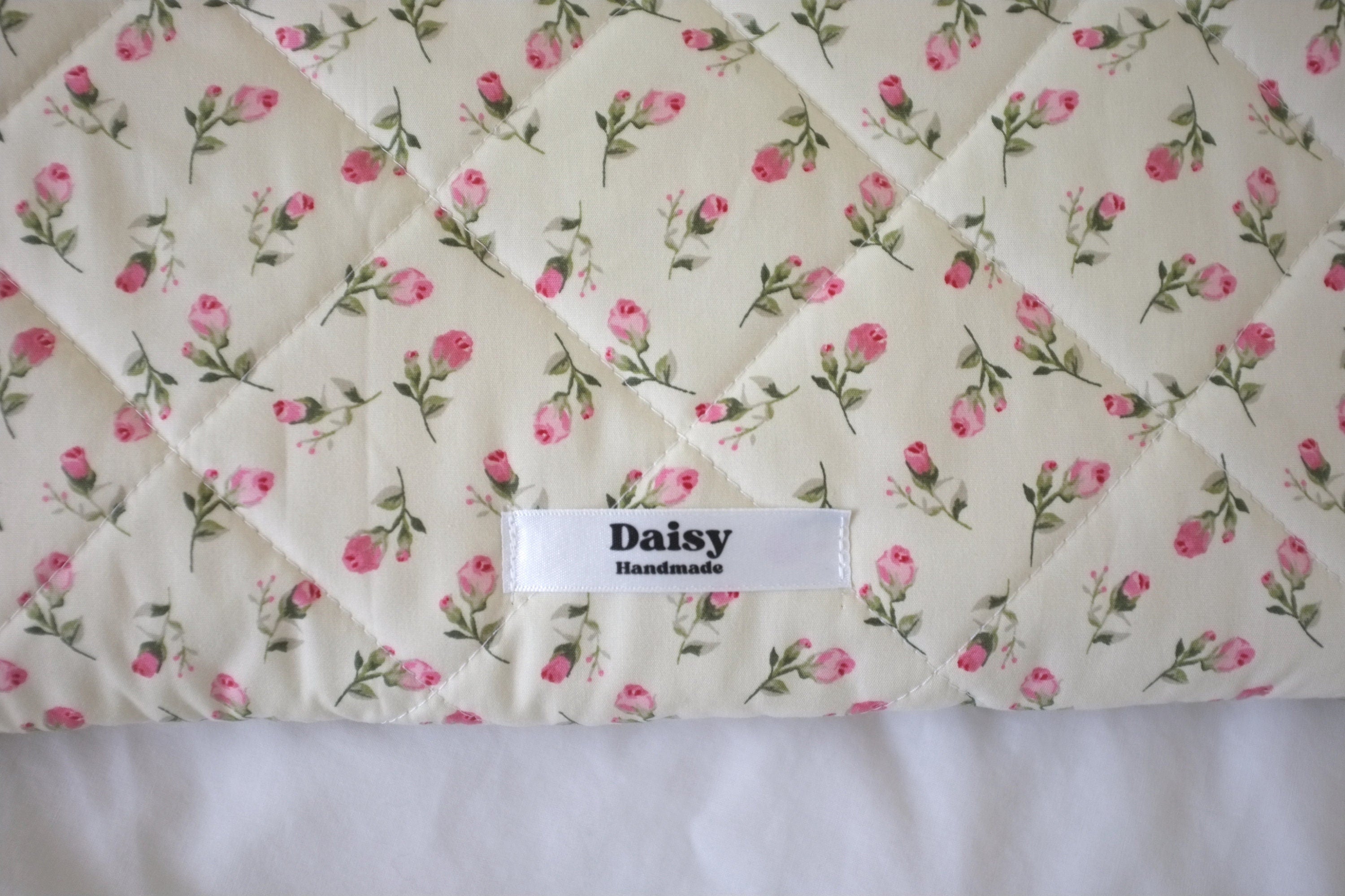 Laptop sleeve ivory rose buds