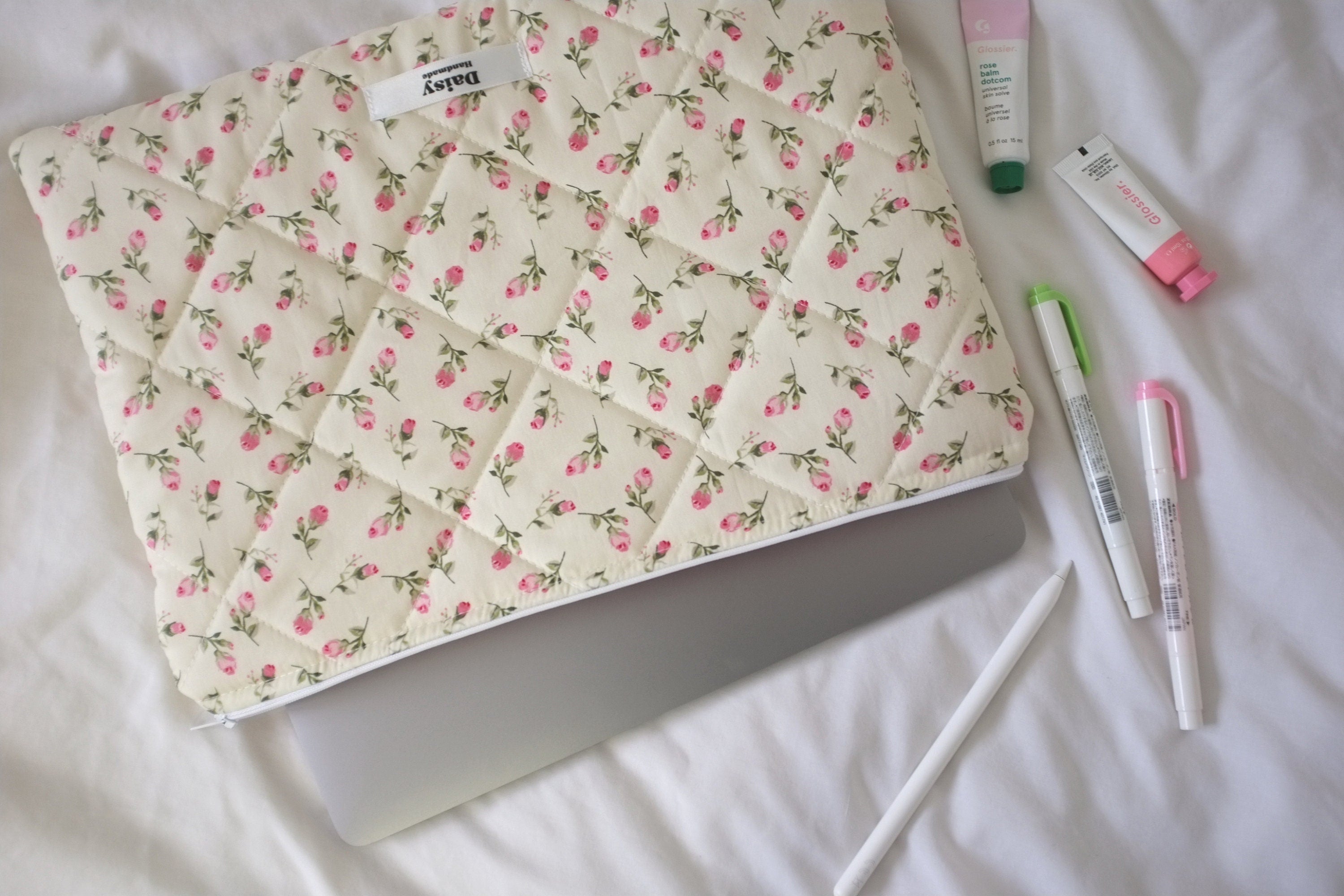 Laptop sleeve ivory rose buds