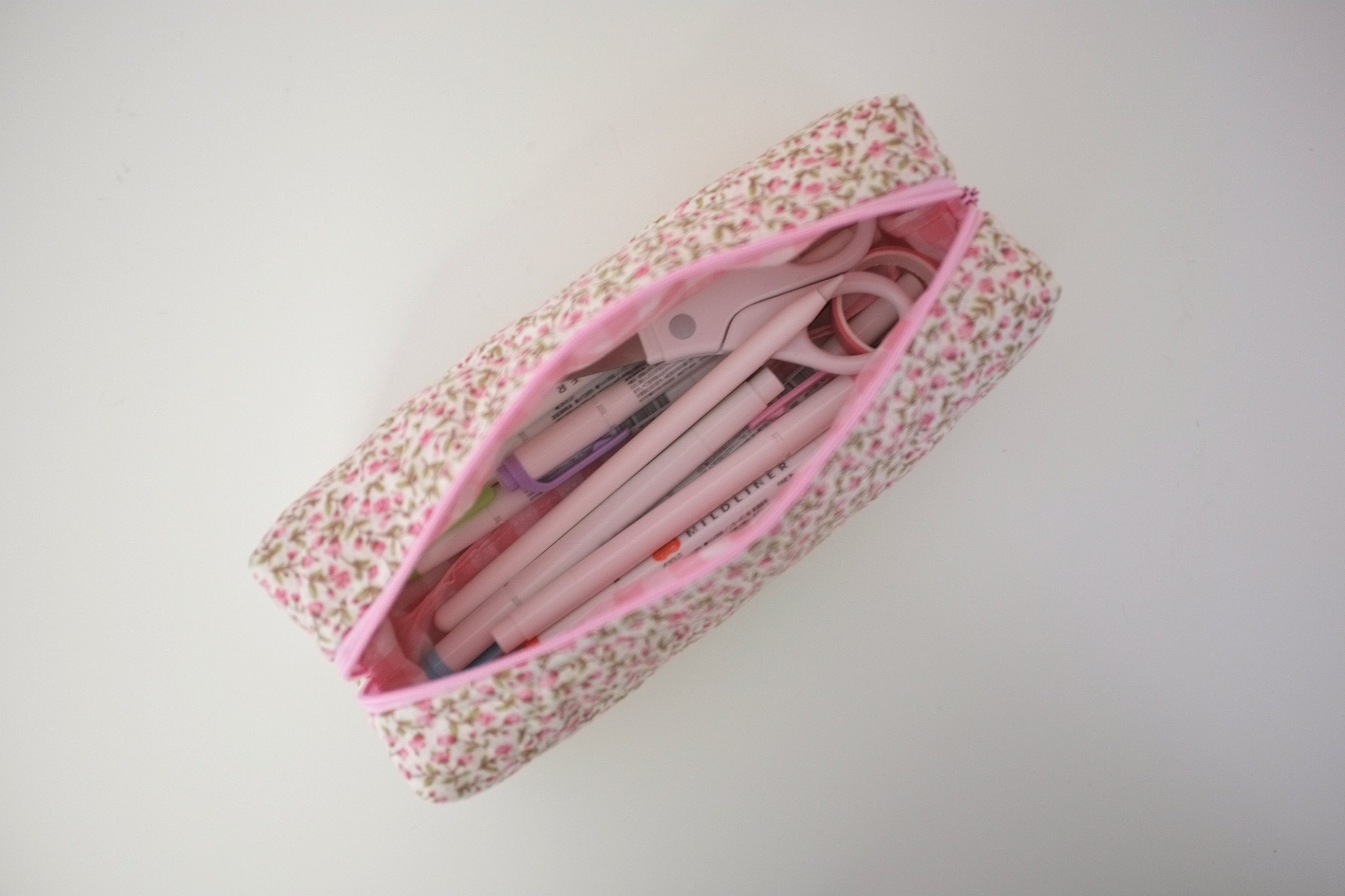 Pencil case pink rose buds