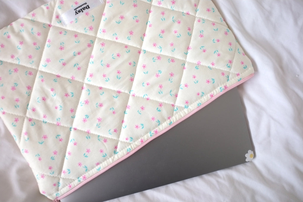 Laptop sleeve cream pink tulips