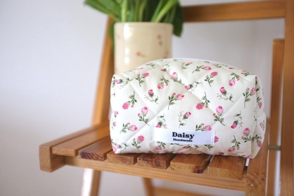 Makeup bag ivory rose buds