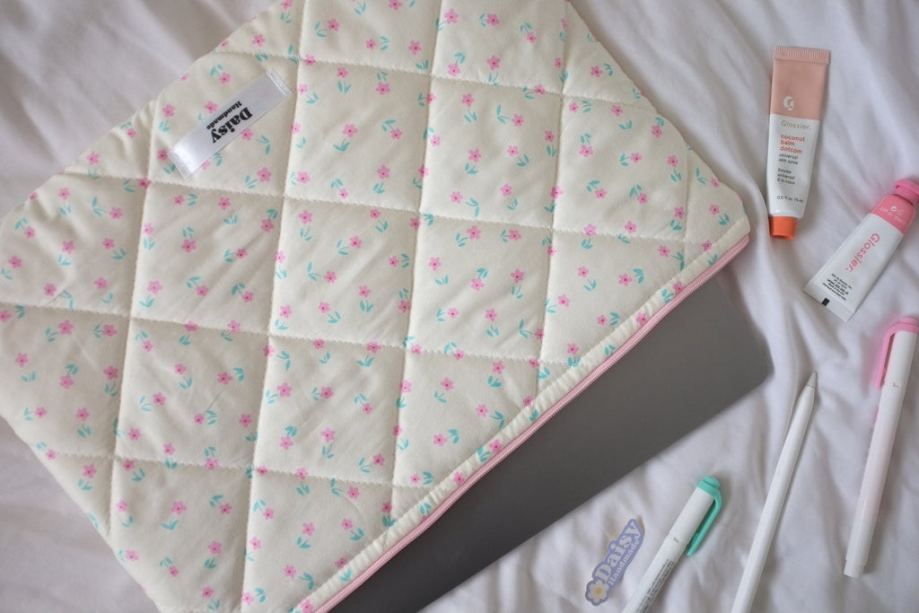 Laptop sleeve cream pink tulips