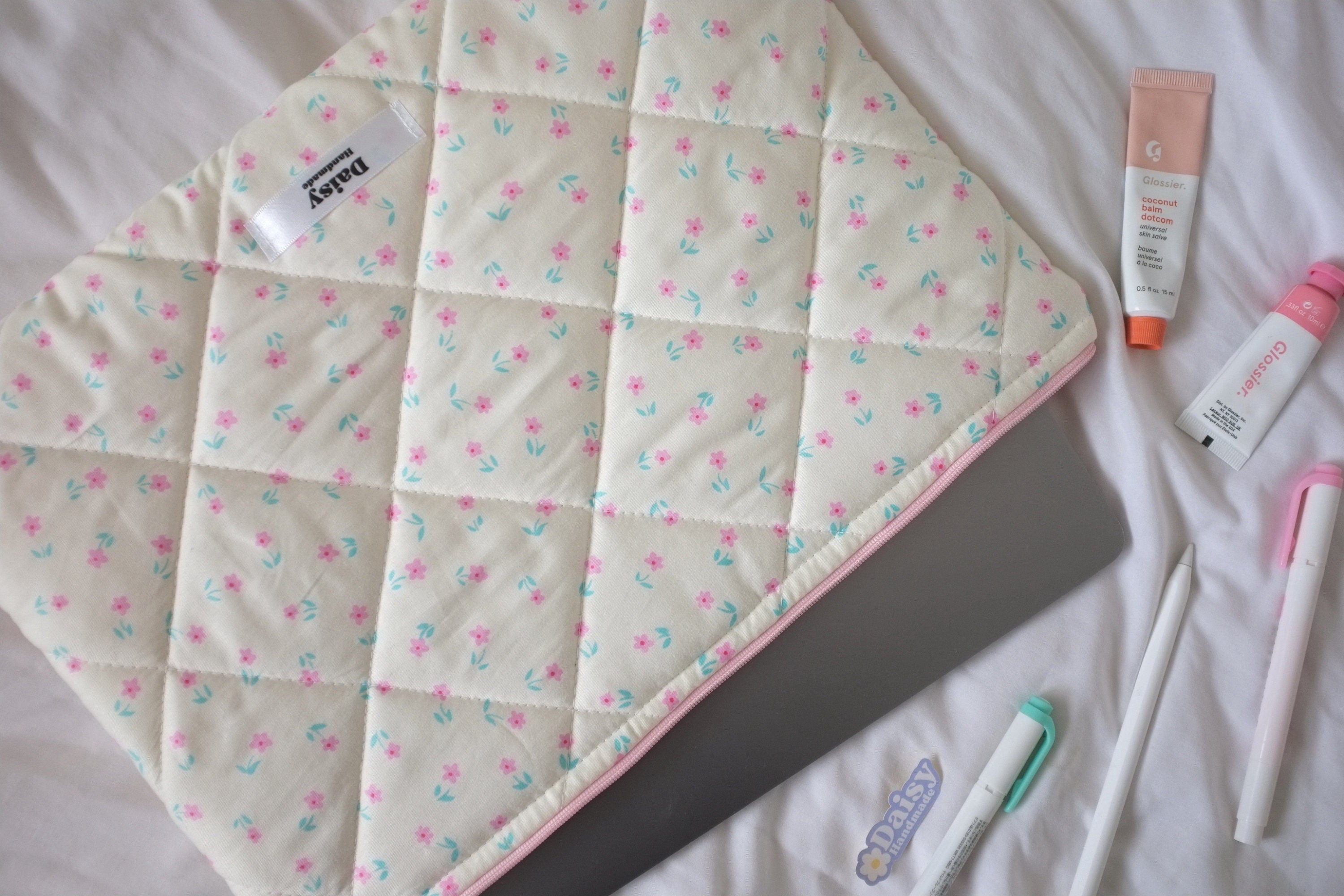 Laptop sleeve cream pink tulips
