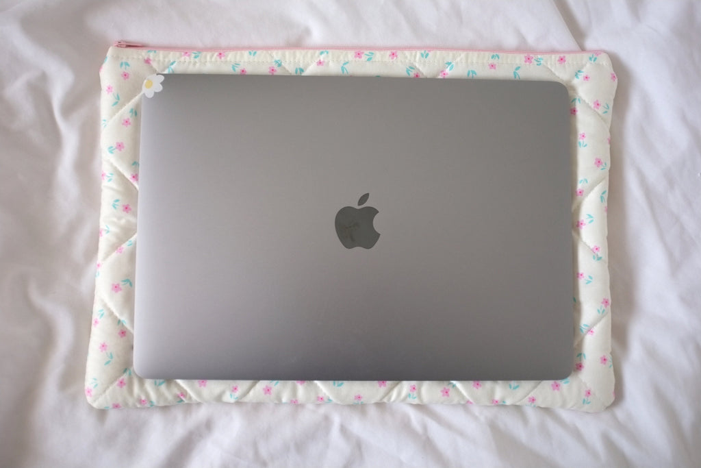 Laptop sleeve cream pink tulips