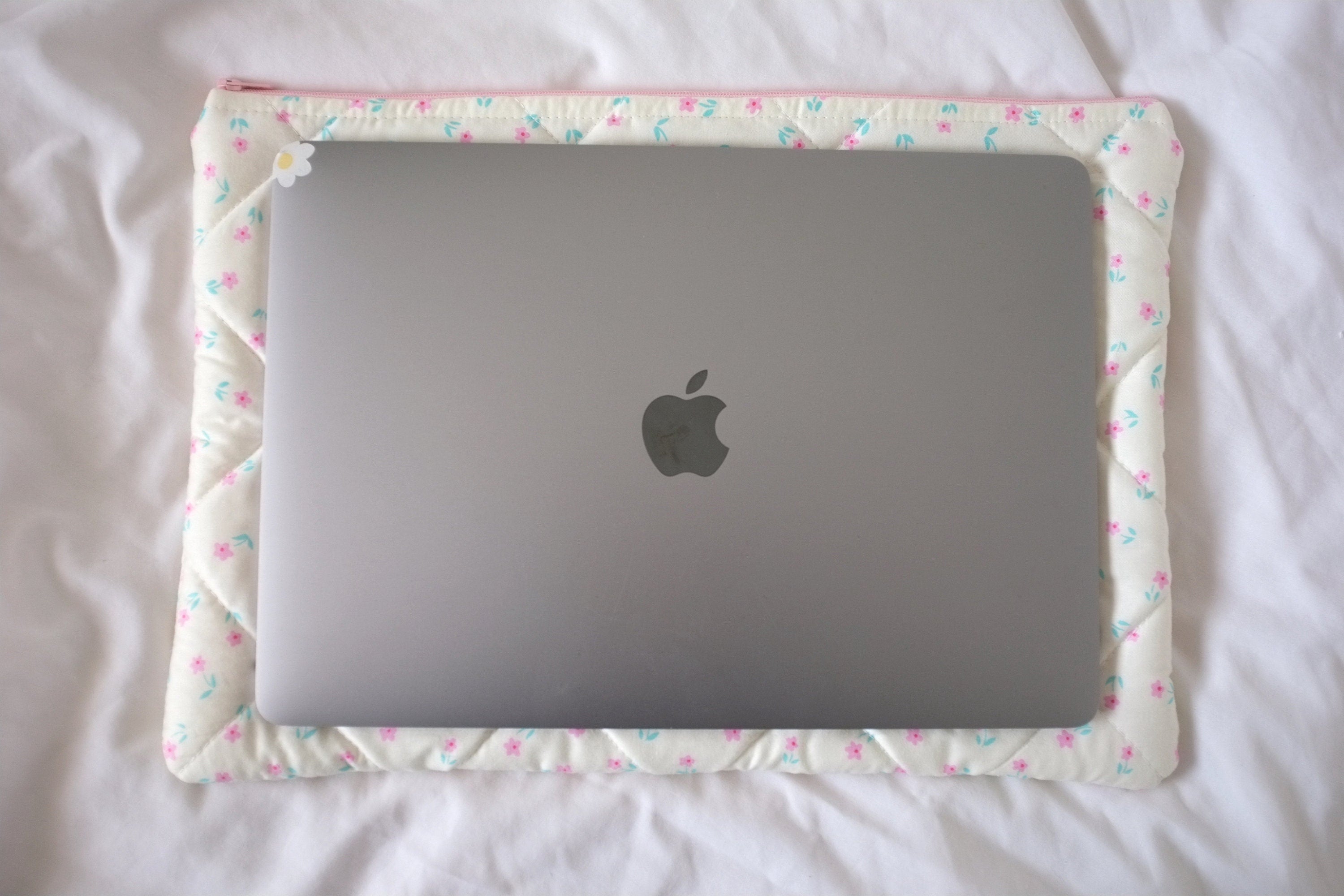 Laptop sleeve cream pink tulips