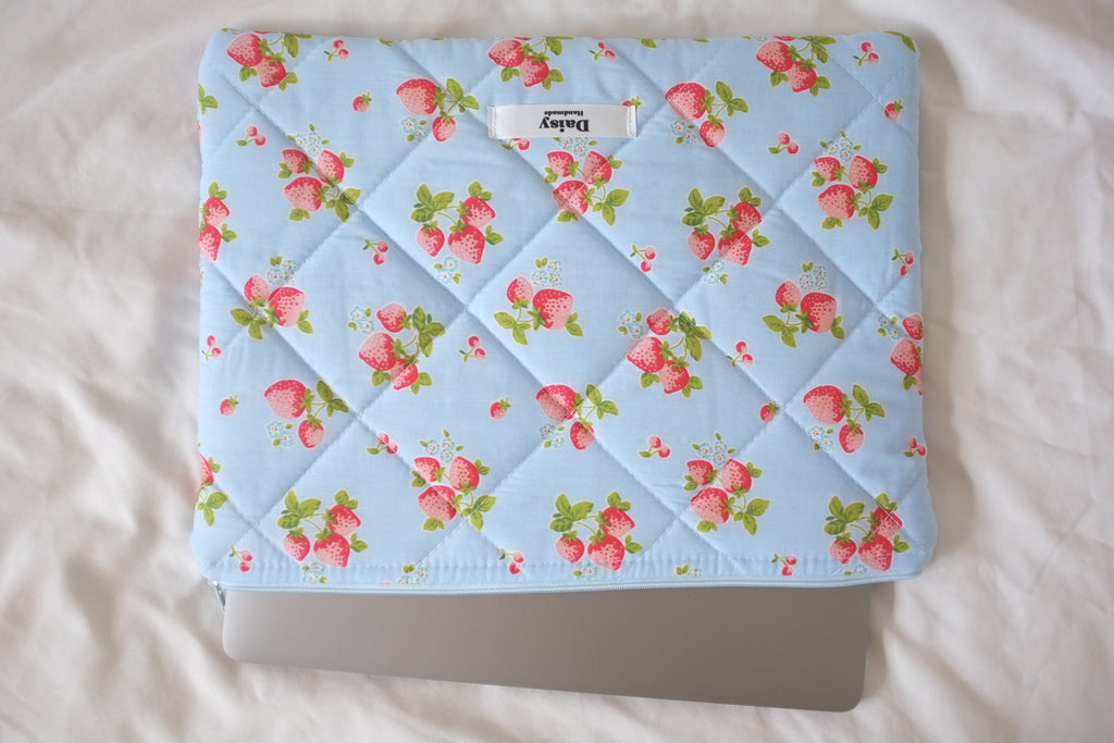 Laptop sleeve blue strawberry