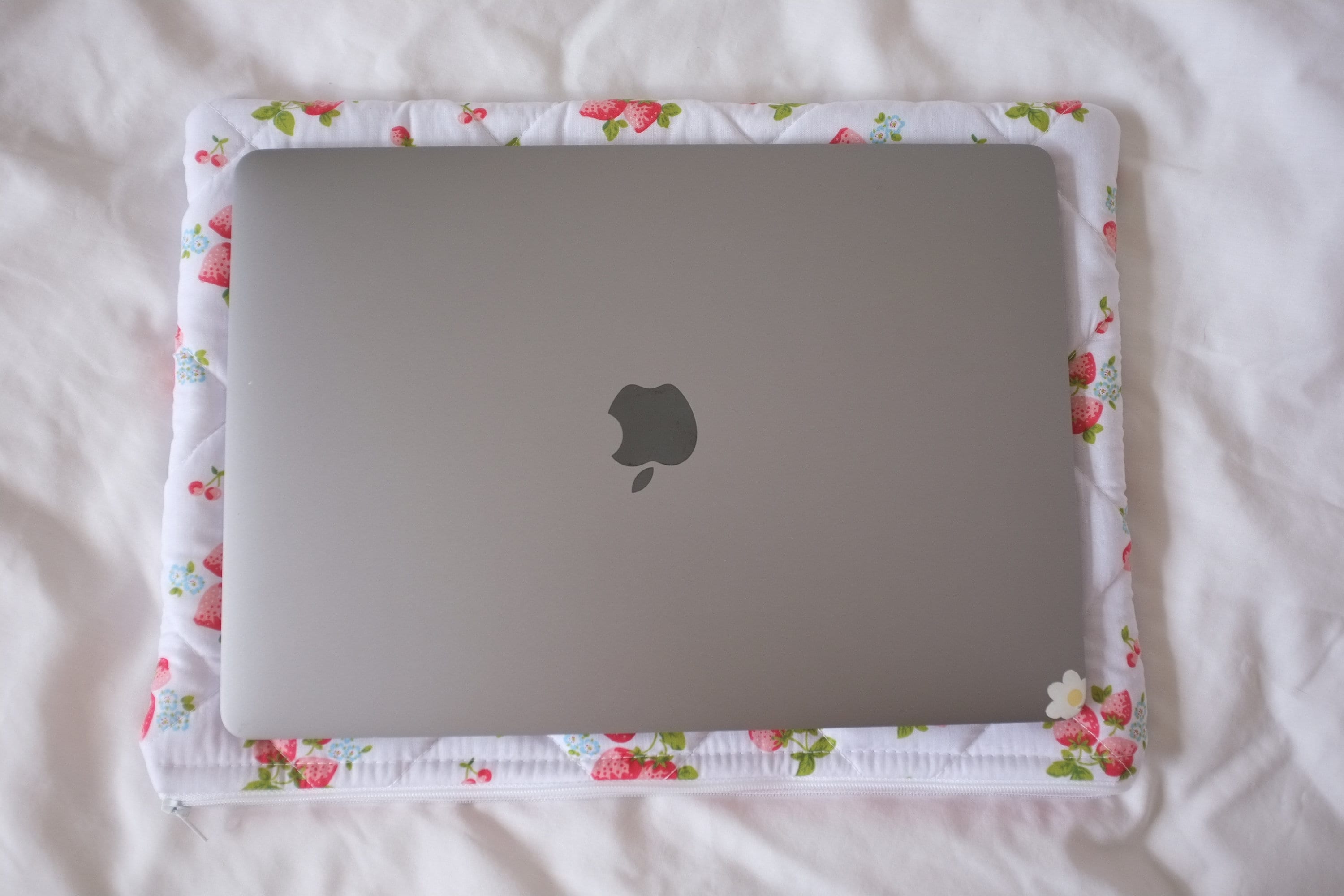 Laptop sleeve white strawberry
