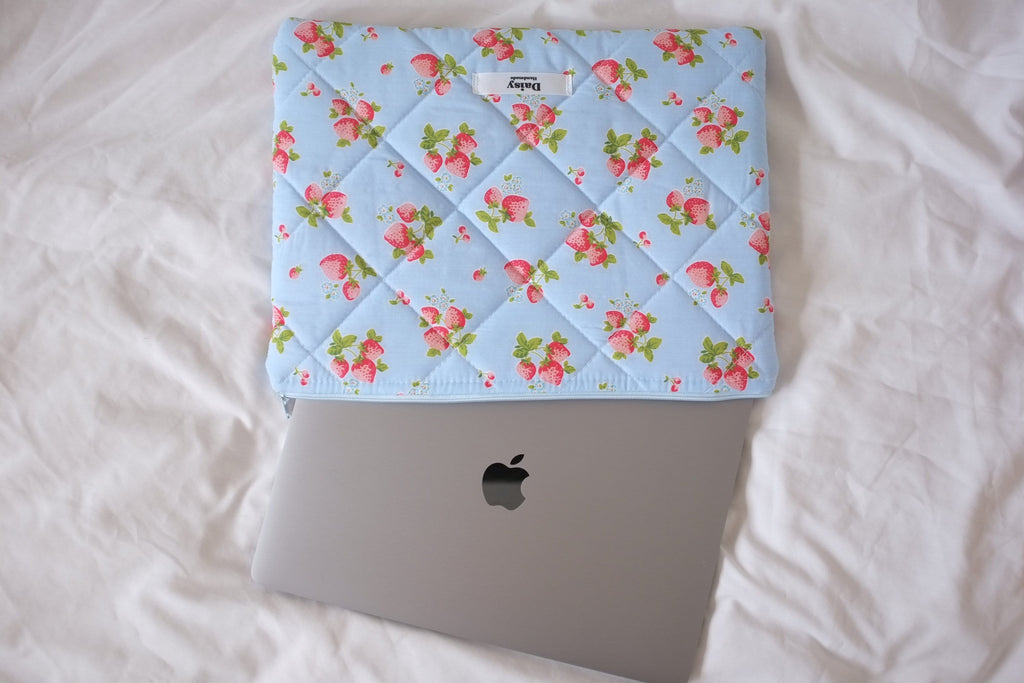 Laptop sleeve blue strawberry