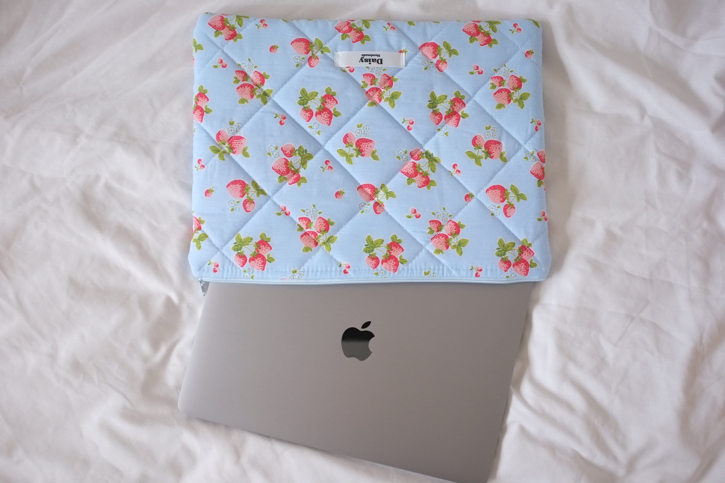 Laptop sleeve blue strawberry