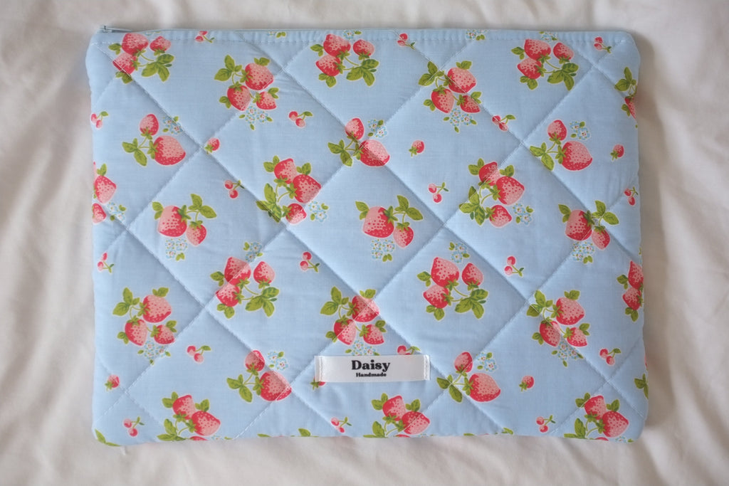 Laptop sleeve blue strawberry
