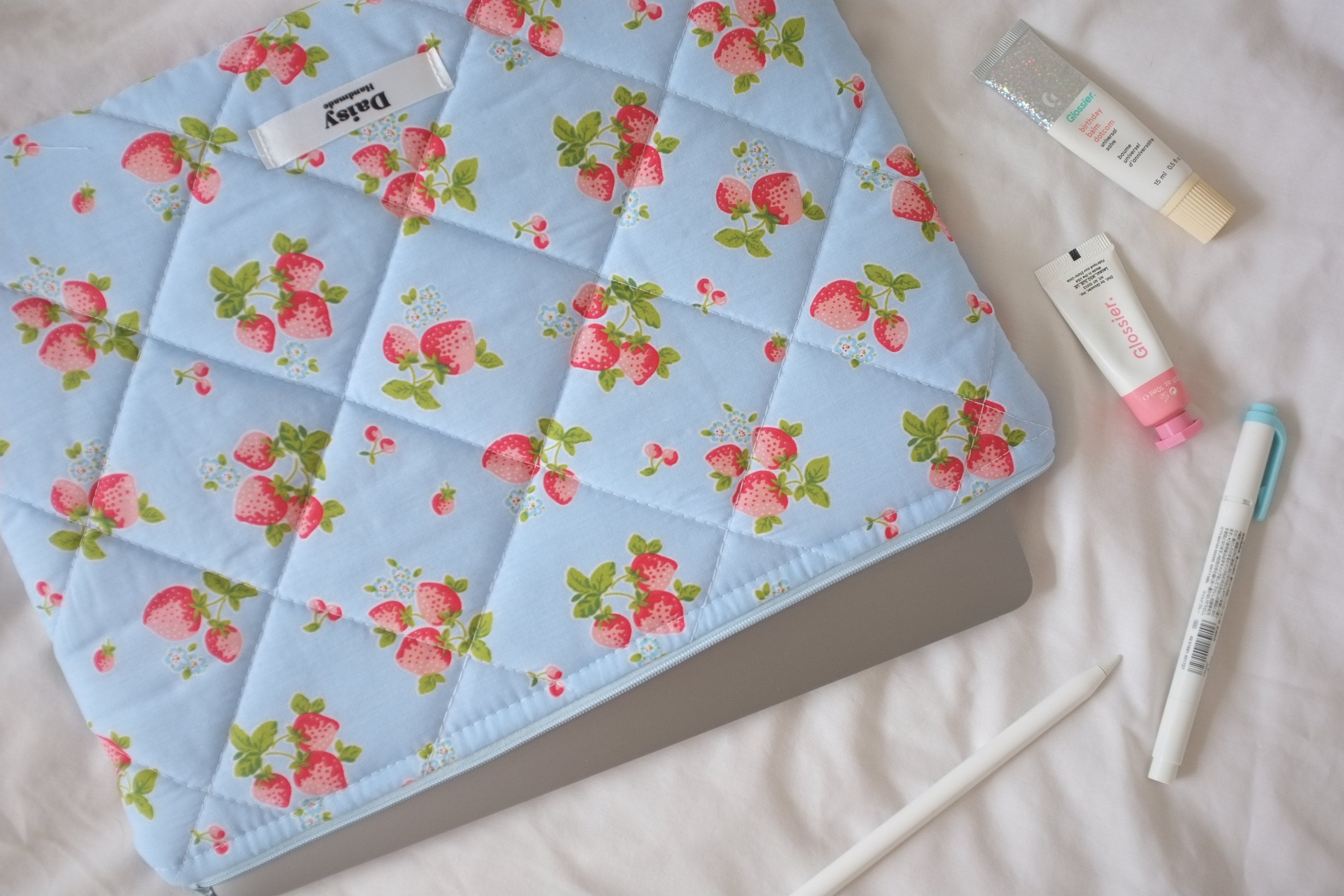 Laptop sleeve blue strawberry