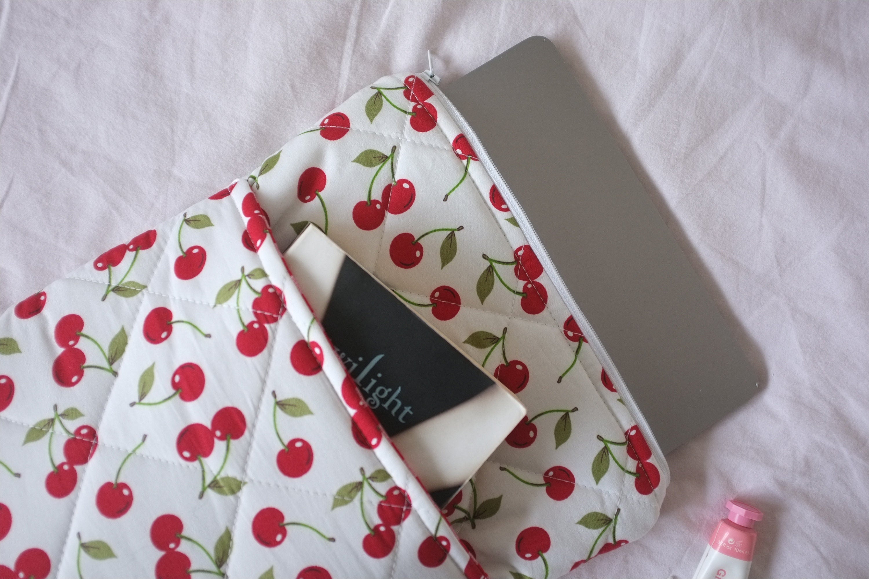 Laptop sleeve with pocket cherry