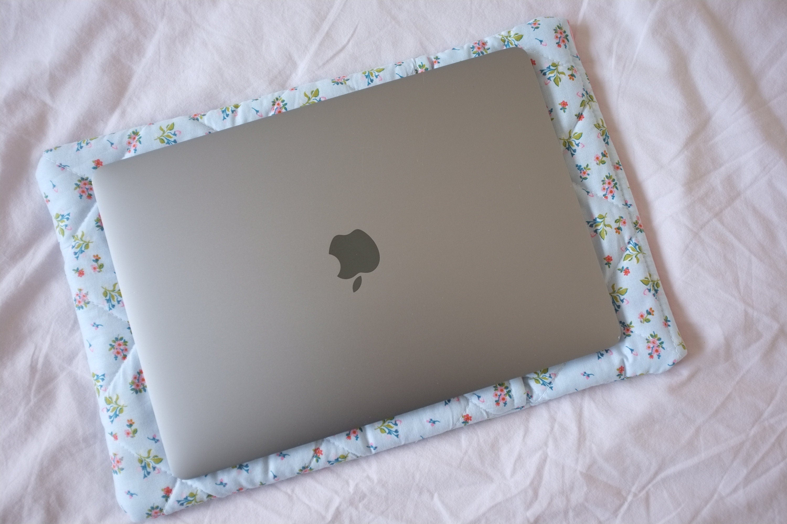 Laptop sleeve with pocket blue spring floral