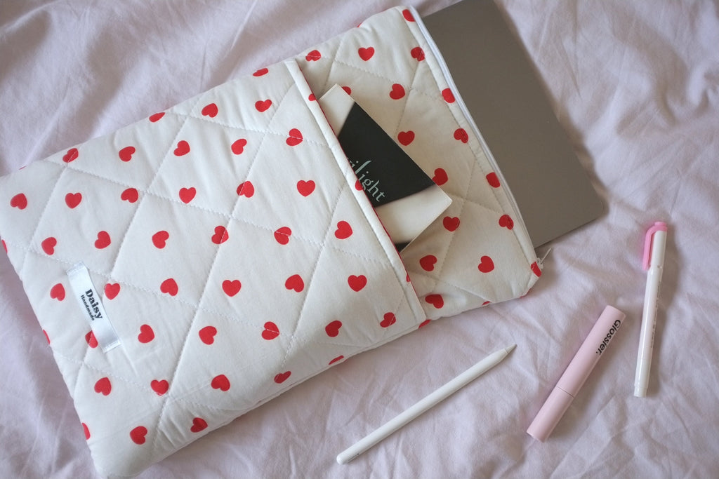 Laptop sleeve with pocket heart