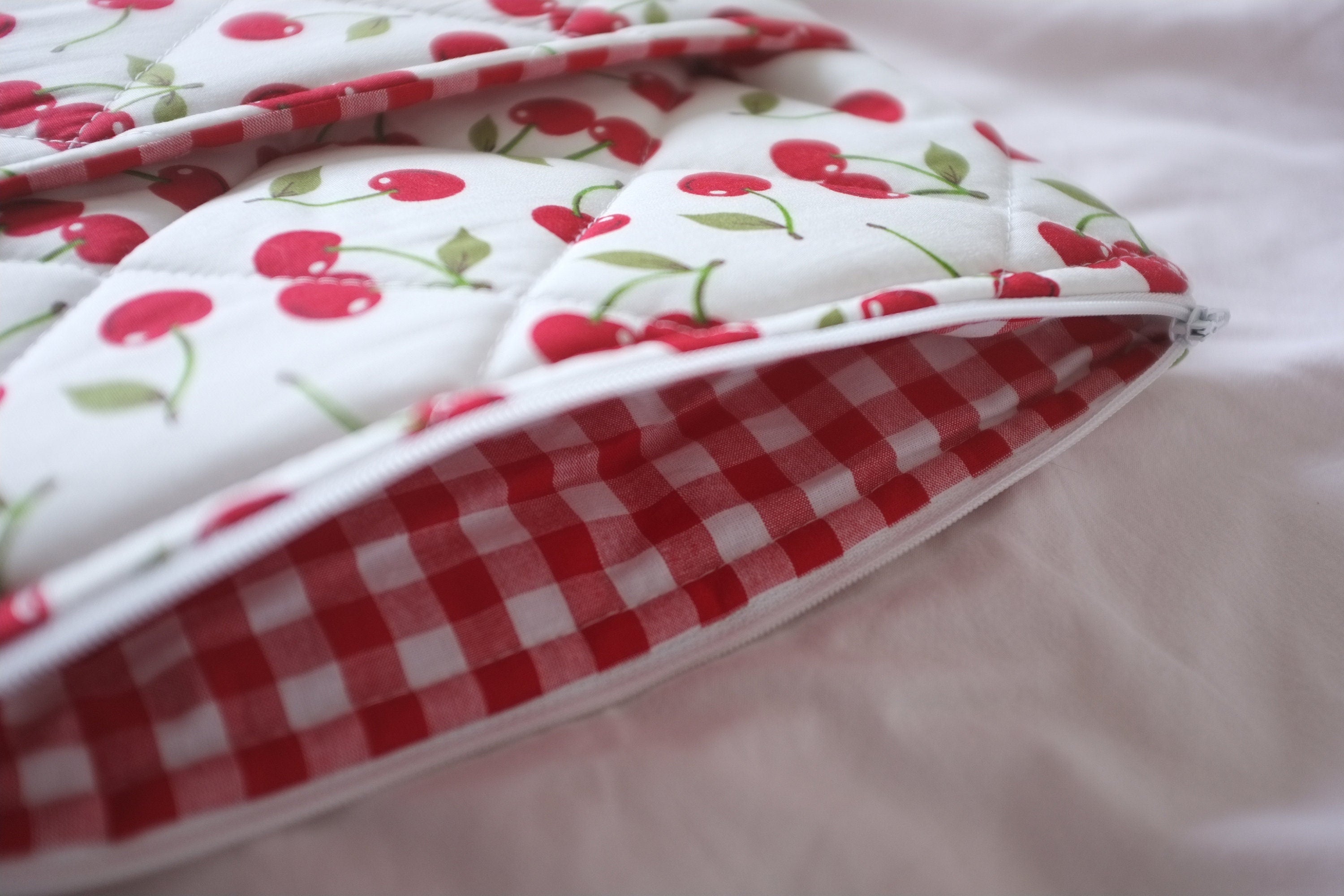 Laptop sleeve with pocket cherry