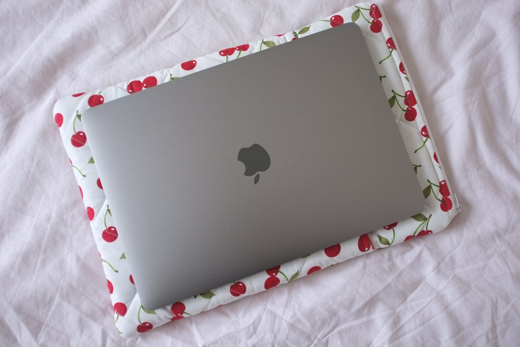 Laptop sleeve with pocket cherry