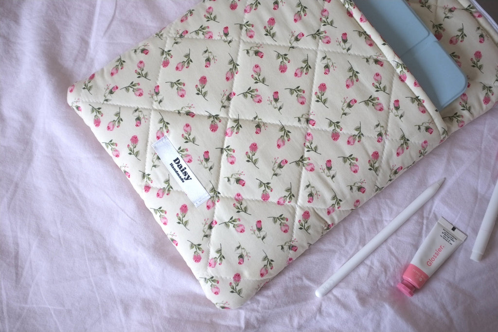 Laptop sleeve with pocket ivory rose buds