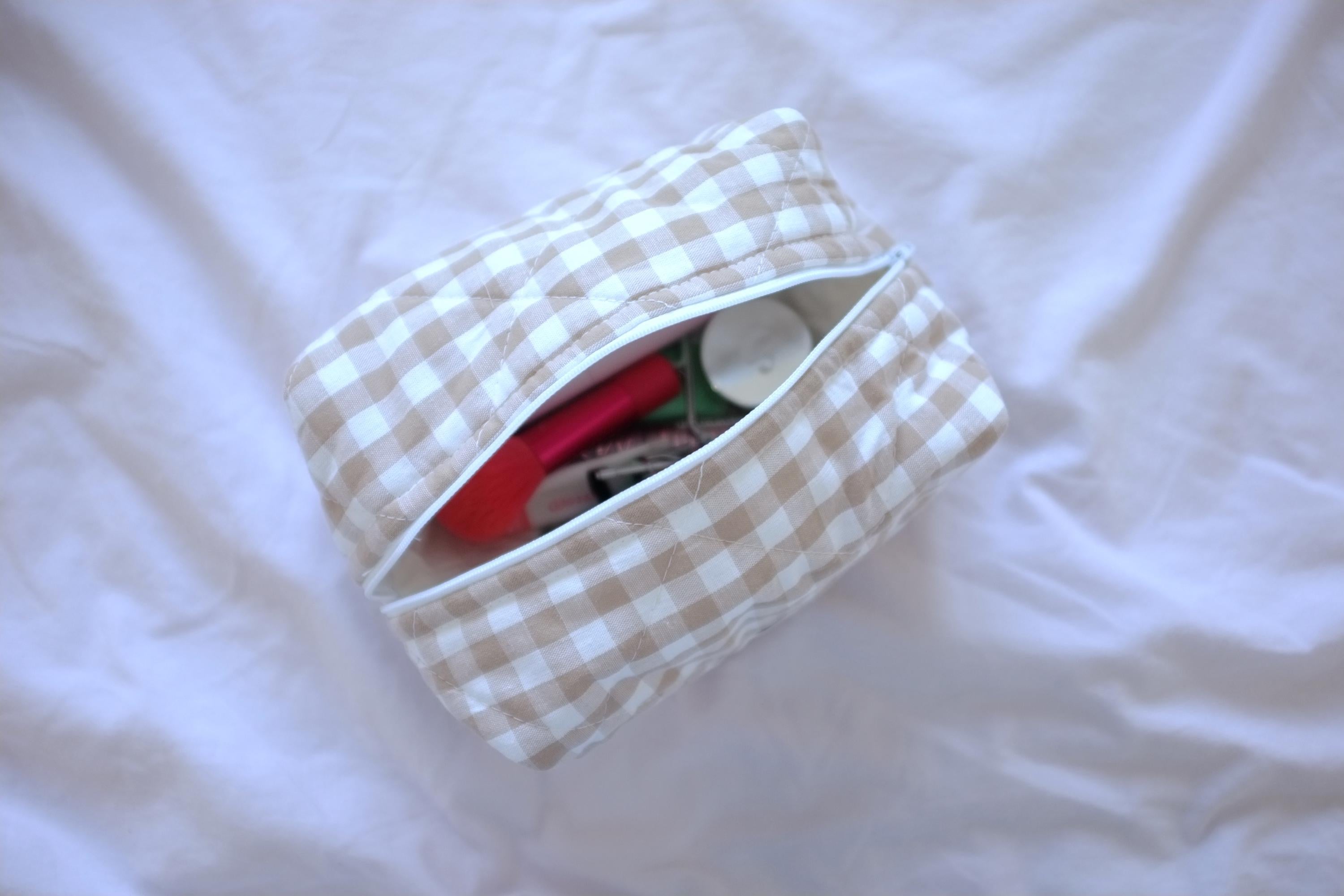 Makeup bag beige gingham