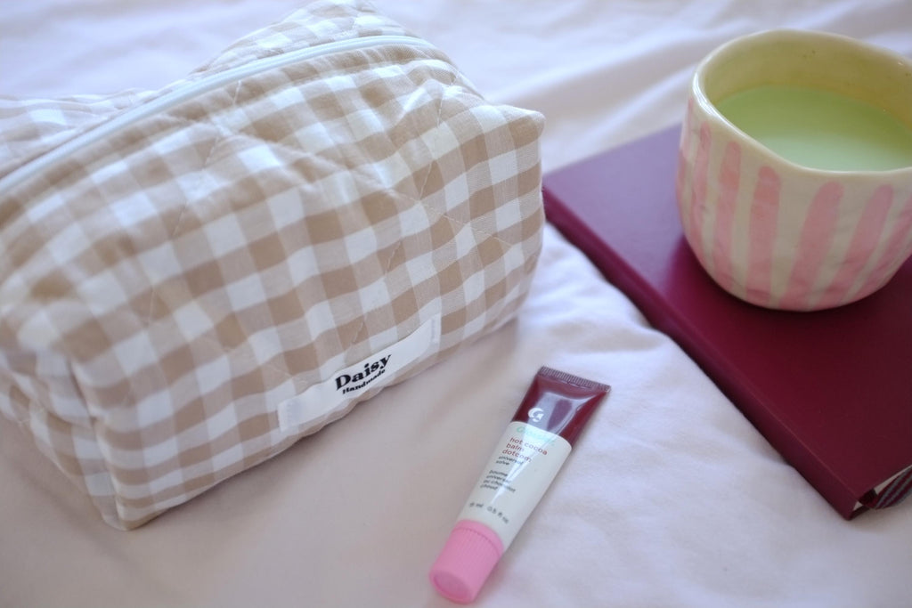 Makeup bag beige gingham