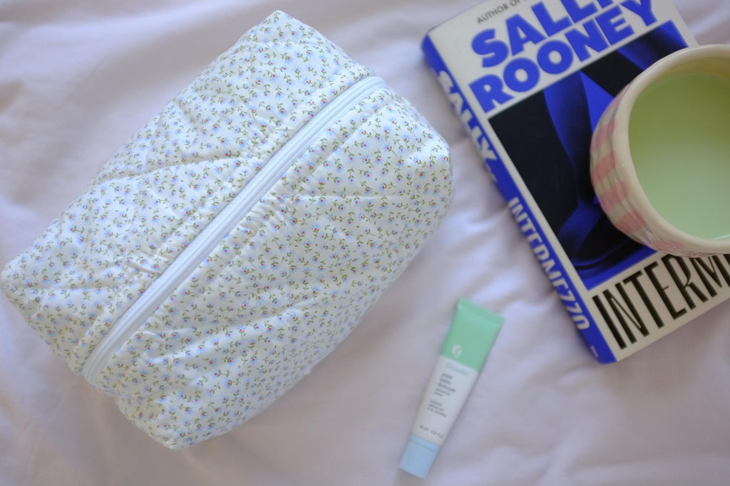 Makeup bag blue tiny floral