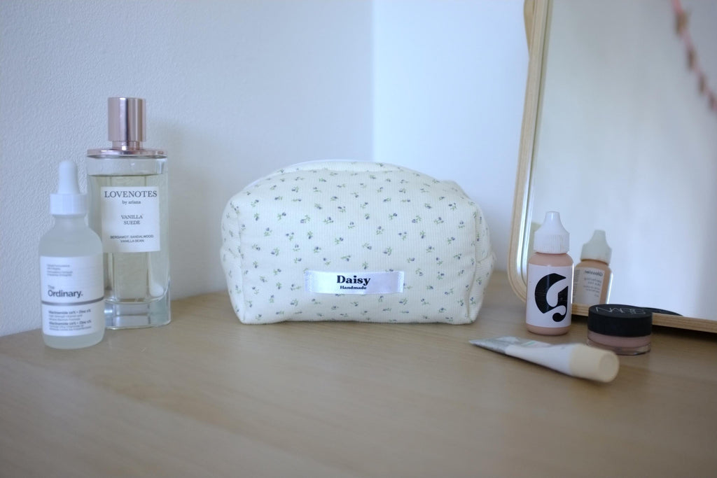 Makeup bag cream blue flower ribbed