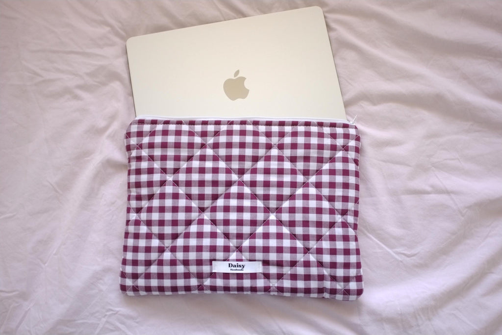 Laptop sleeve plum gingham