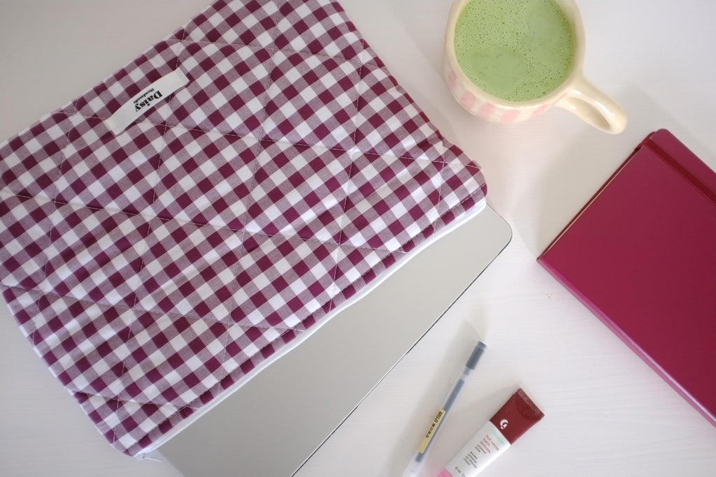 Laptop sleeve plum gingham