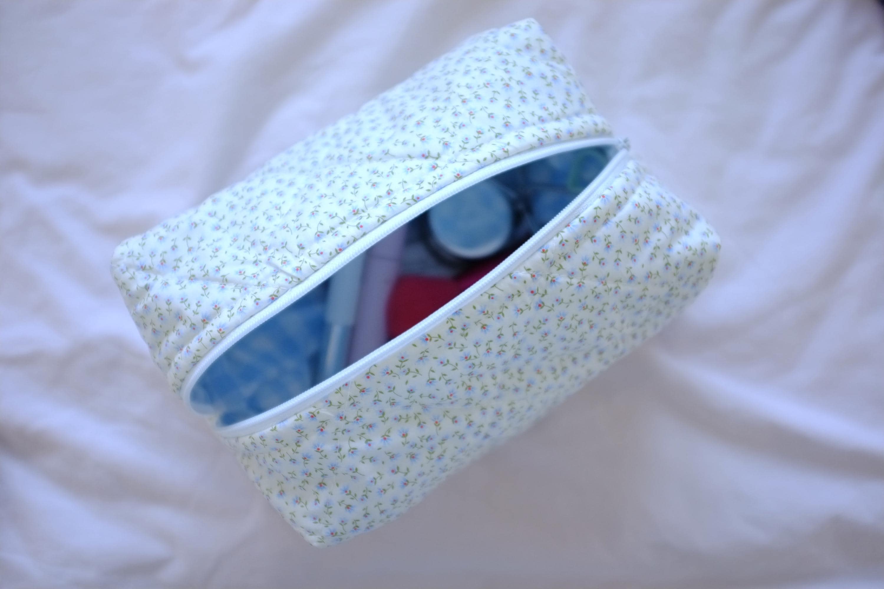 Makeup bag blue tiny floral