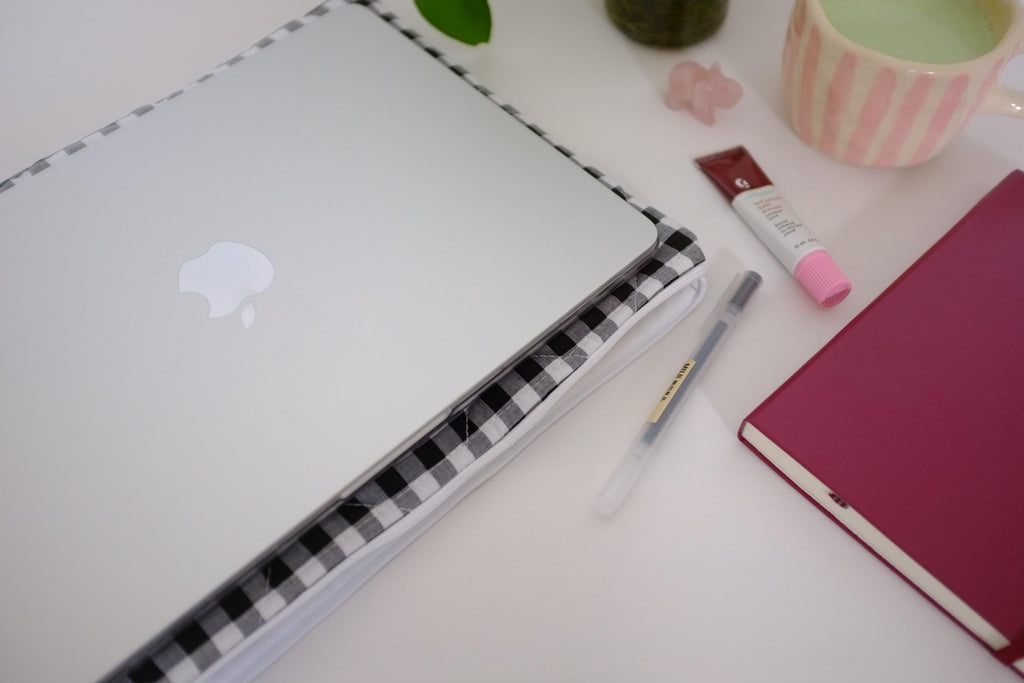 Laptop sleeve black gingham