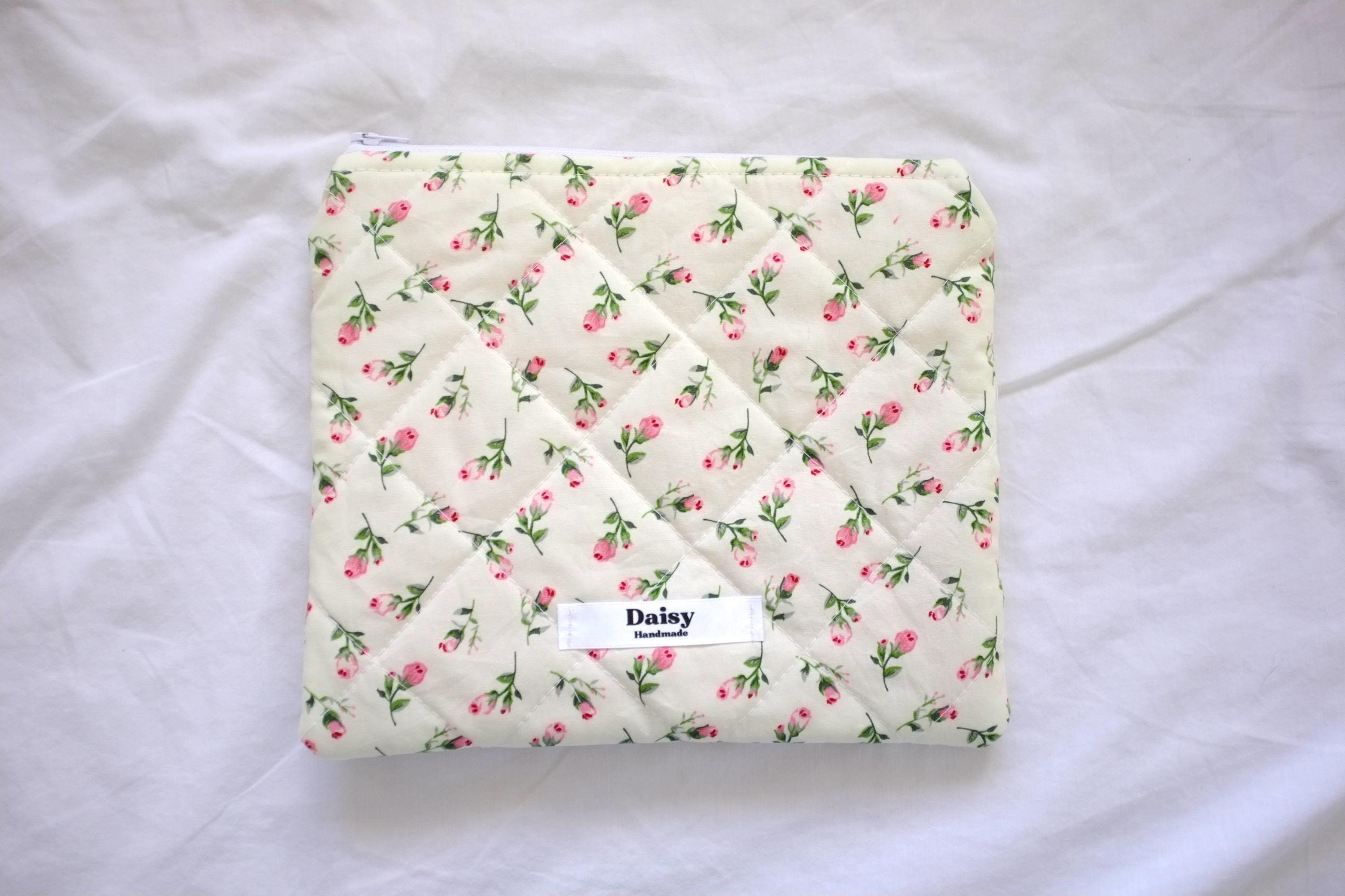 Flat makeup bag ivory rose buds