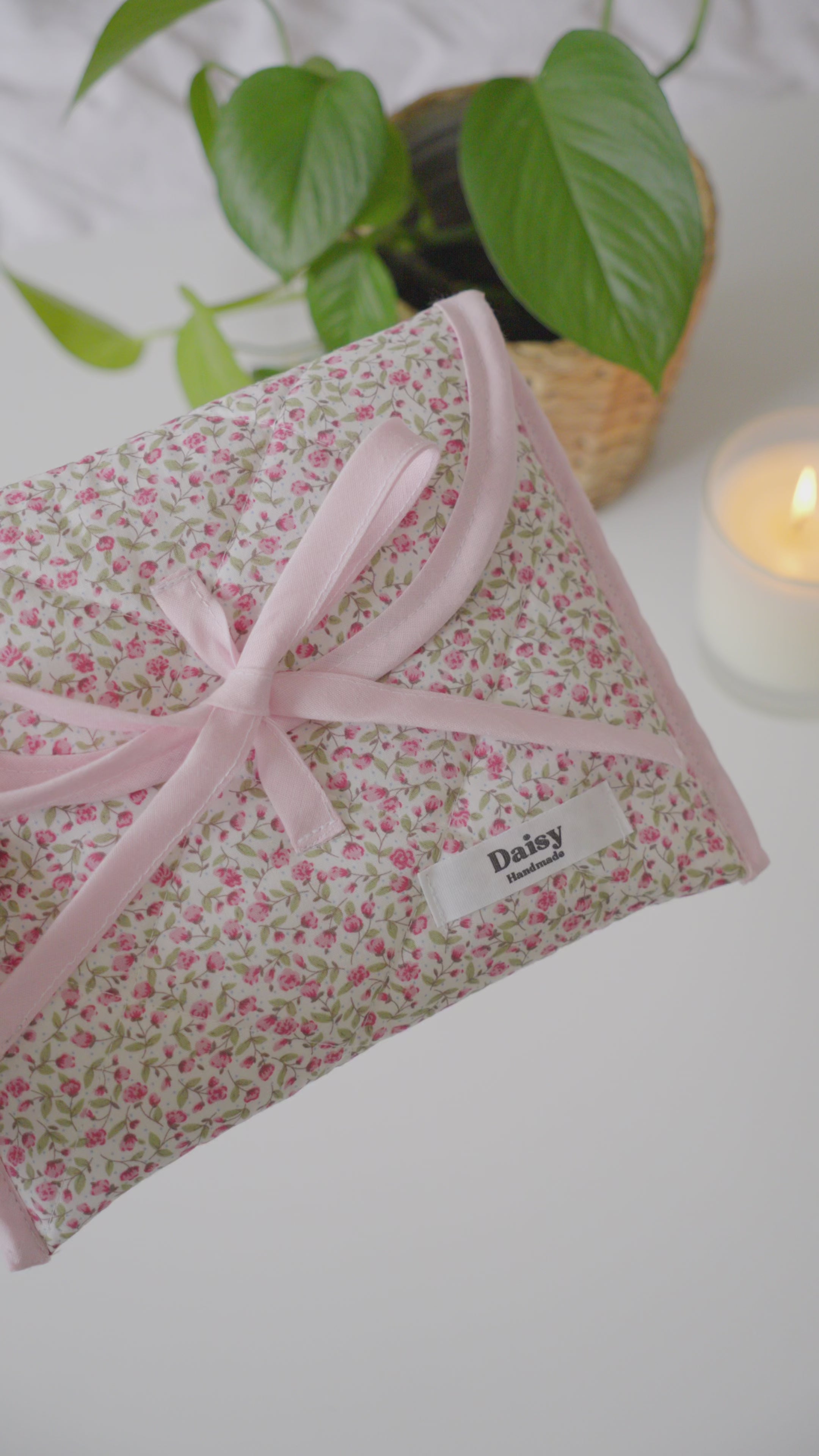 Quilted bow closure kindle sleeve pink rose buds