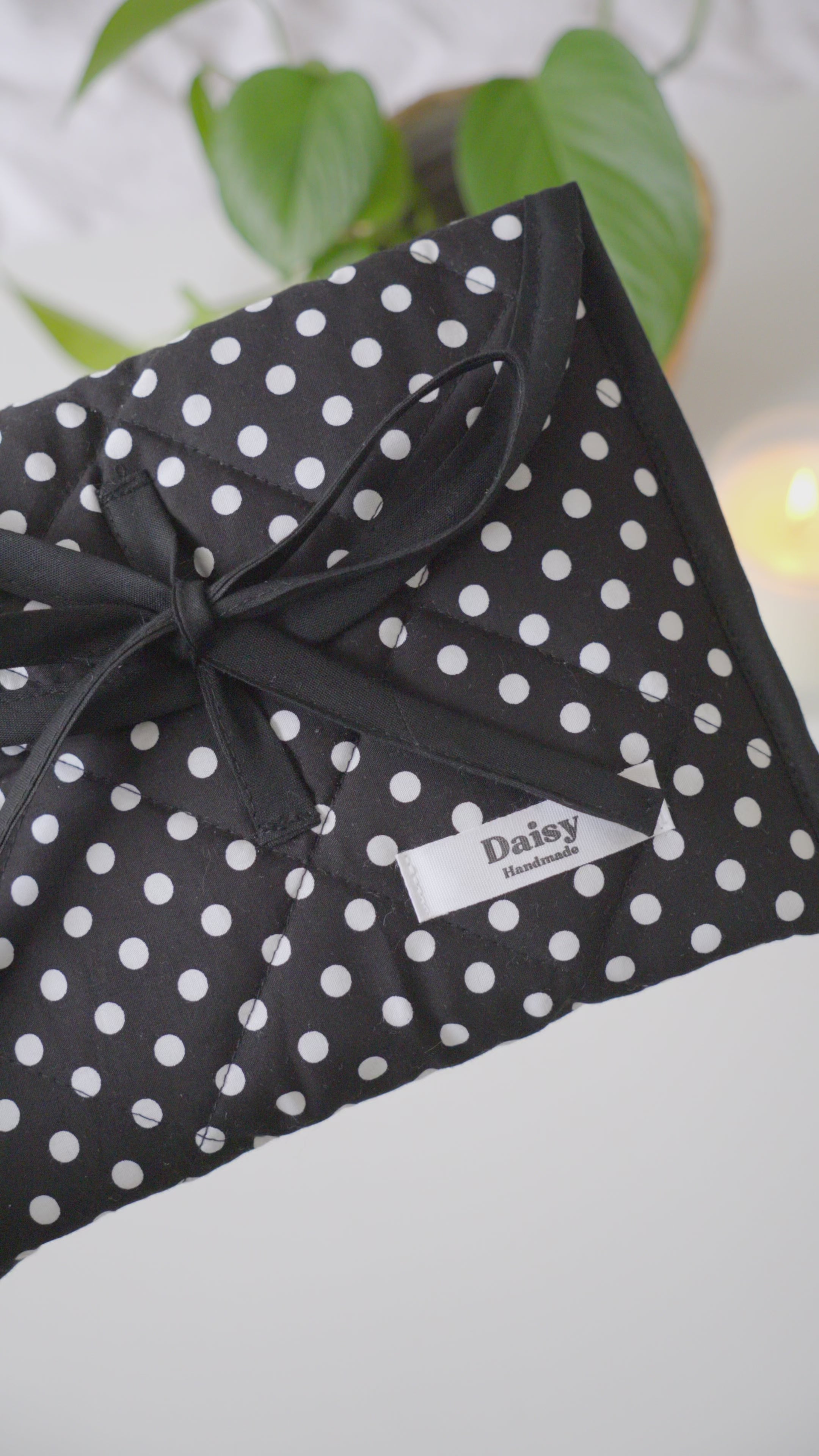 Quilted bow closure kindle sleeve black polka dot