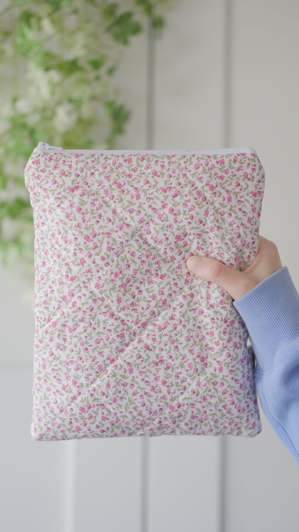 Quilted pink rose book sleeve