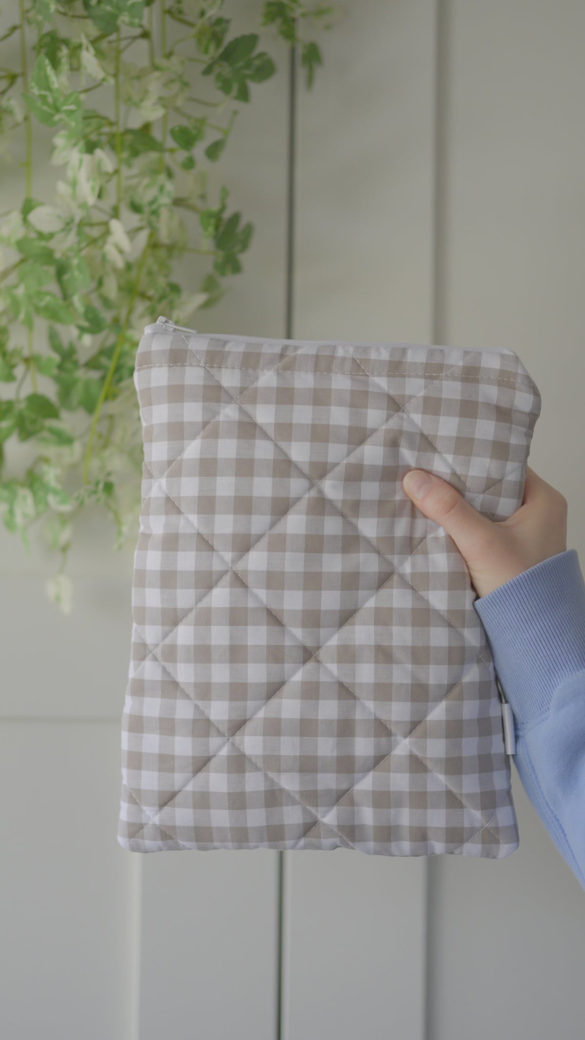 Quilted beige gingham book sleeve
